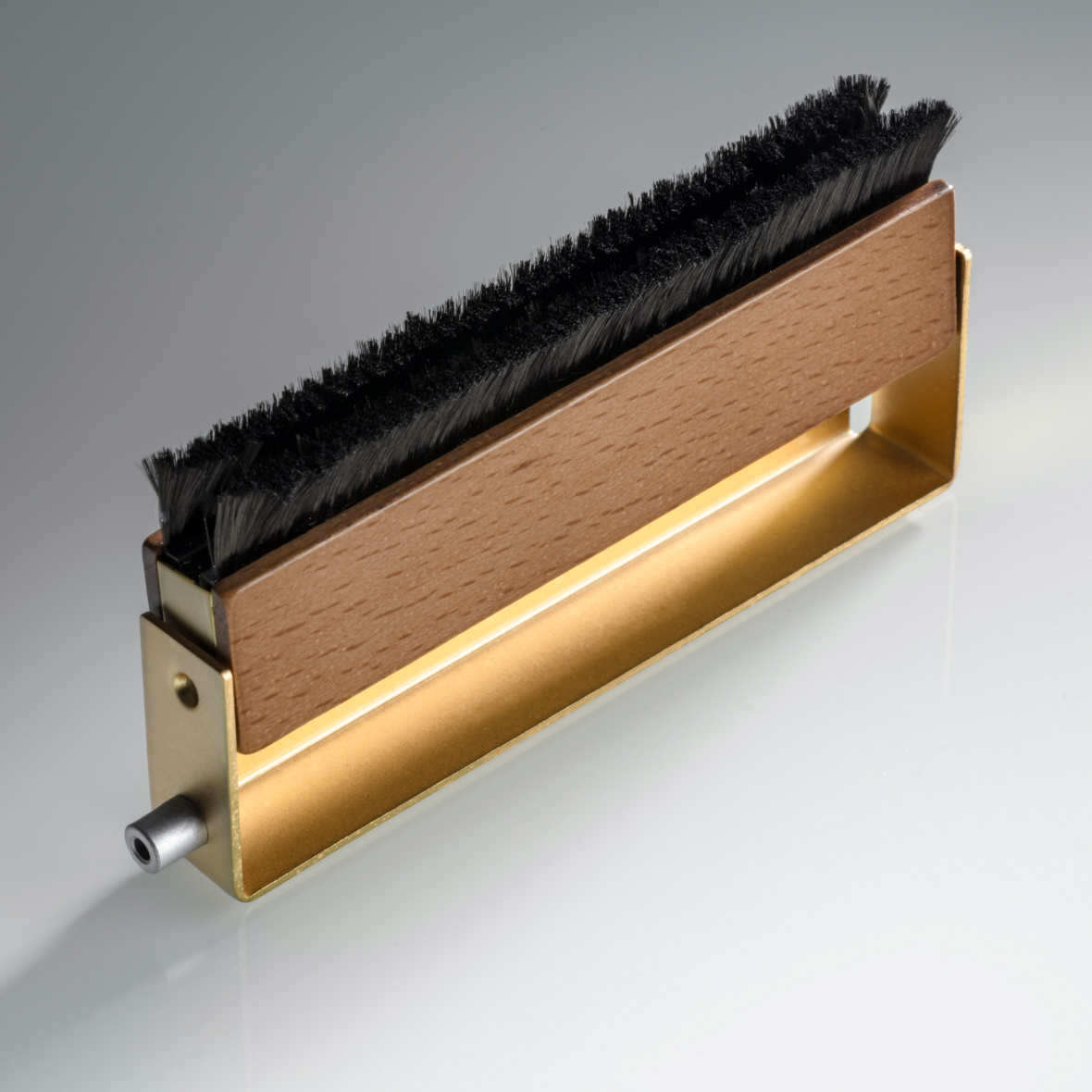 картинка Карбоновая щетка для чистки пластинок Pro-Ject Brush It Premium от магазина Одежда+