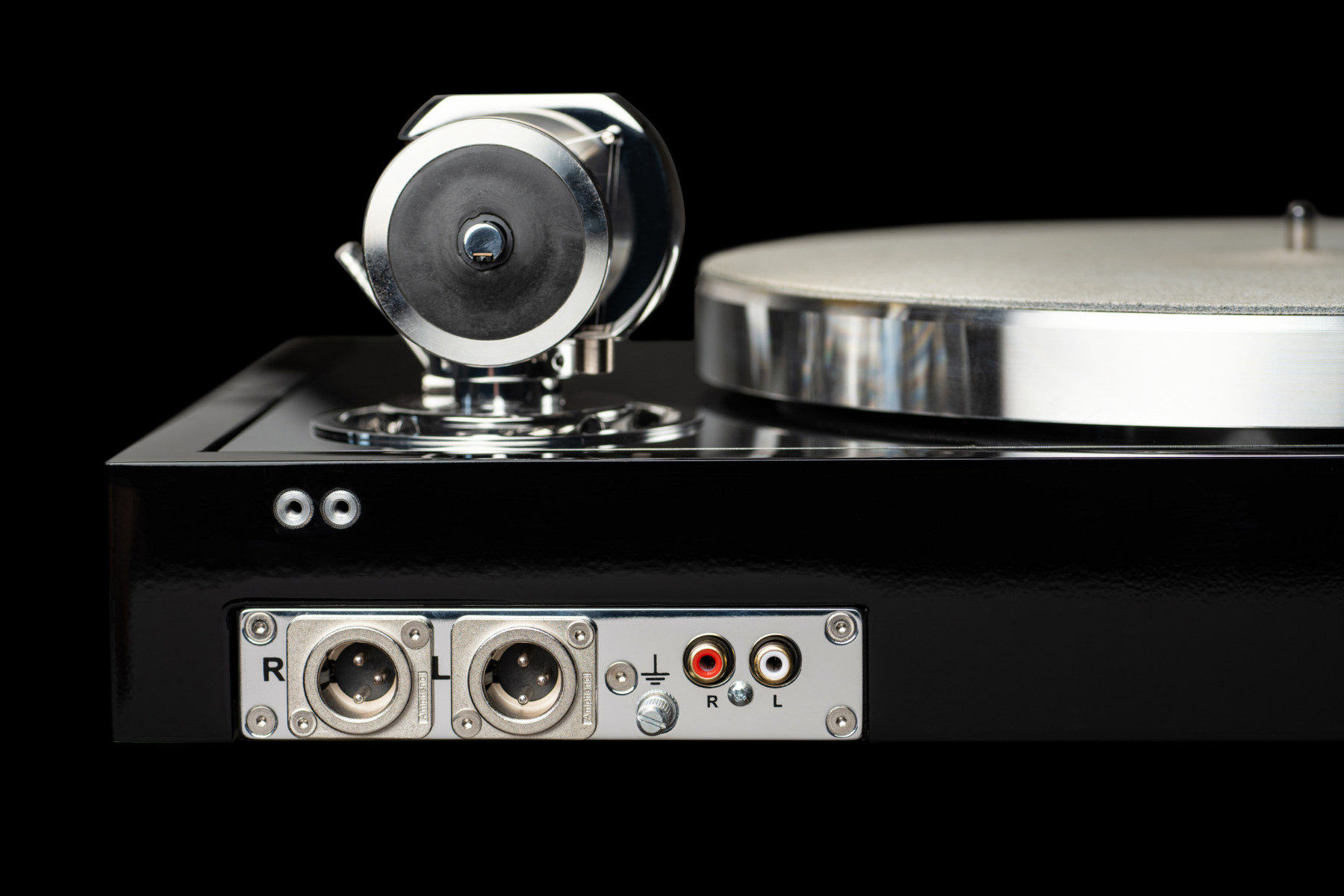 картинка Проигрыватель винила Pro-Ject The Classic Reference от магазина Одежда+