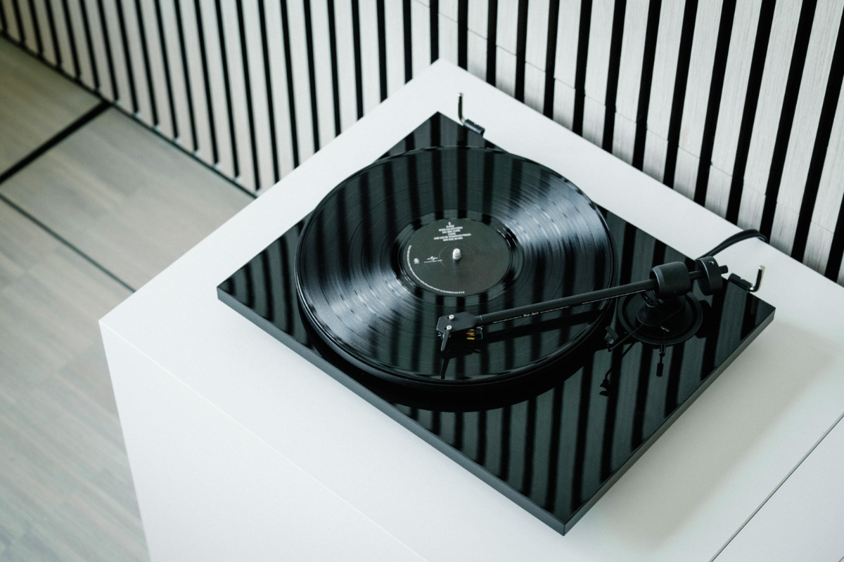 картинка Проигрыватель винила Pro-Ject E1.2 Phono от магазина Одежда+