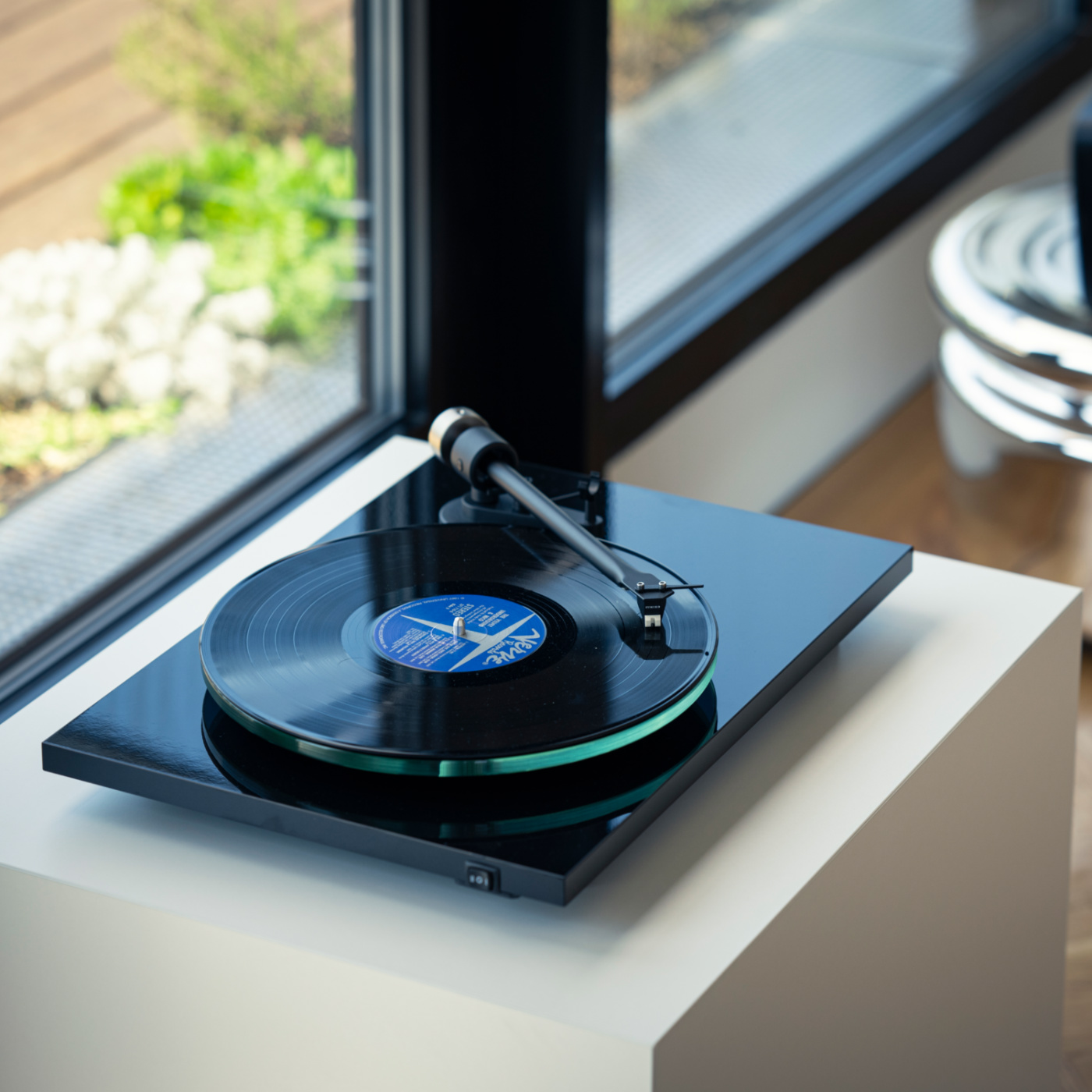 картинка Проигрыватель винила Pro-Ject T2 W (Rainier) от магазина Одежда+