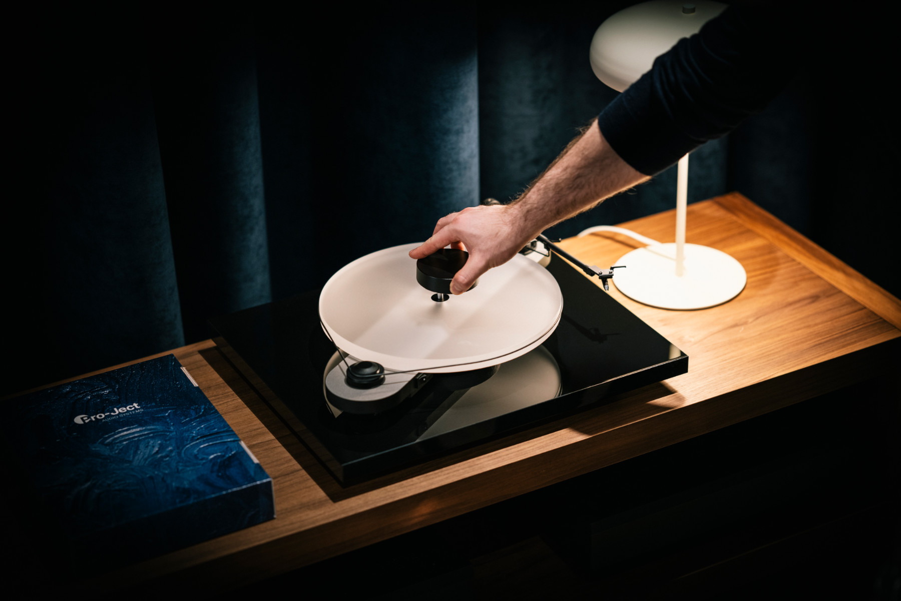 картинка Проигрыватель винила Pro-Ject Elemental Phono USB SilverBlack - FINAL EDITION от магазина Одежда+