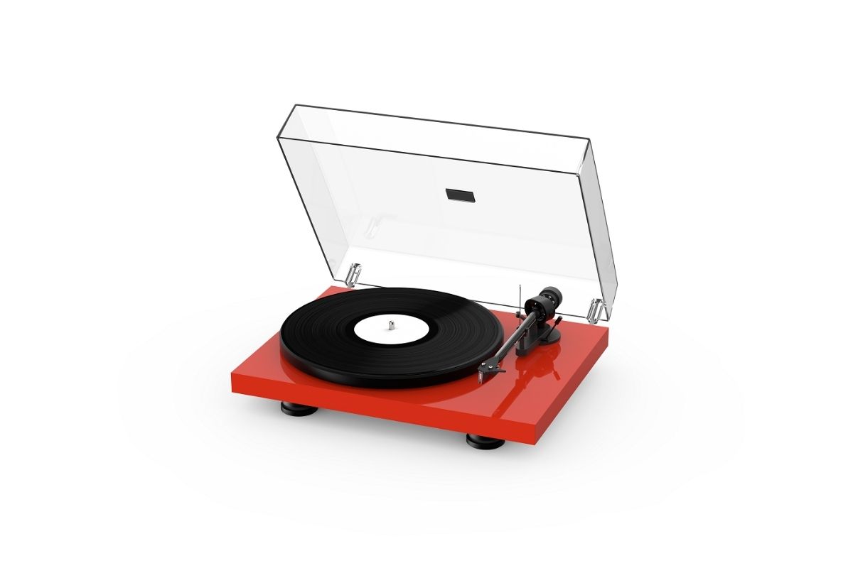 картинка Проигрыватель винила Pro-Ject Debut Carbon EVO (2M Red) от магазина Одежда+
