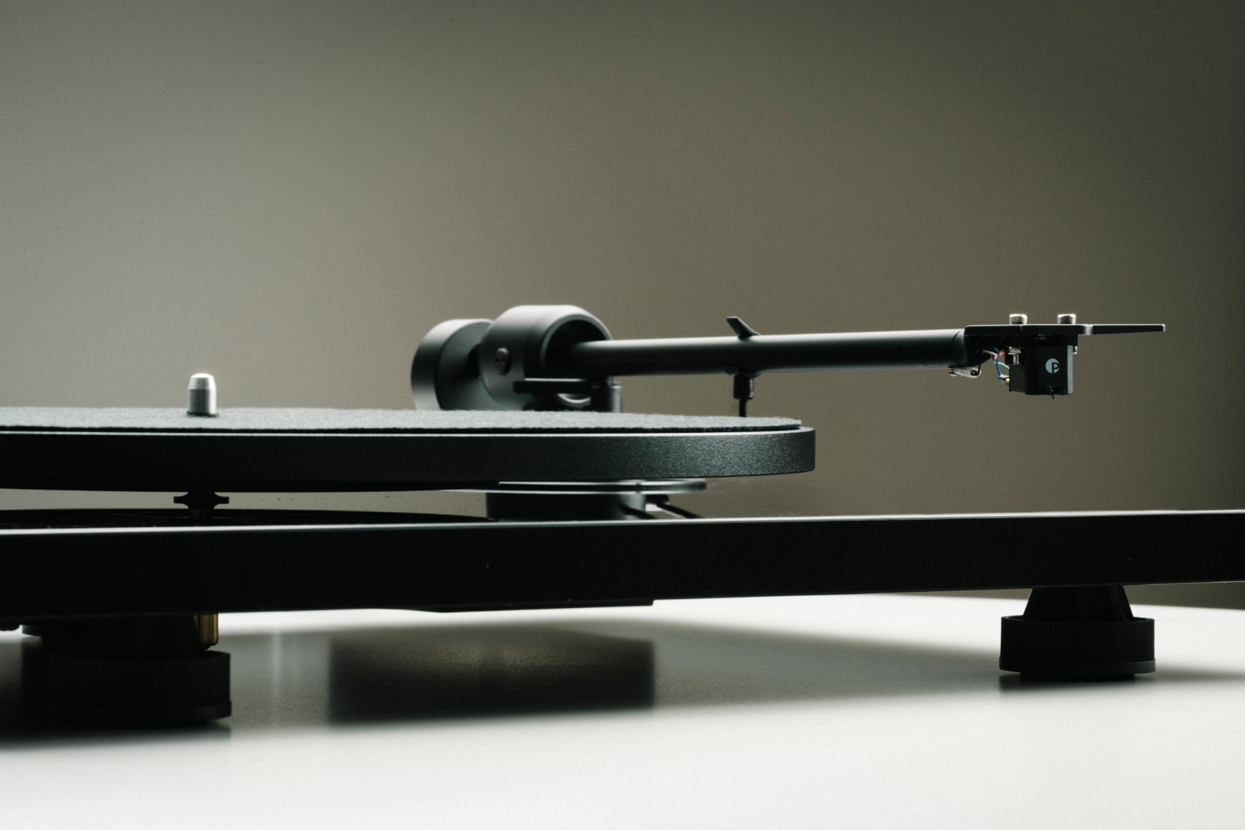 картинка Проигрыватель винила Pro-Ject E1.2 Phono от магазина Одежда+