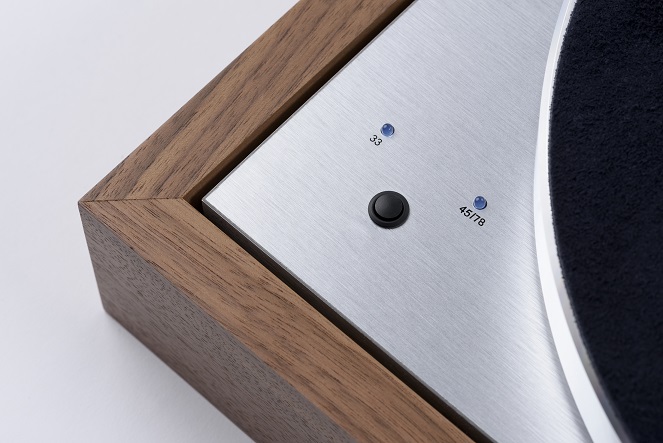 картинка Проигрыватель винила Pro-Ject The Classic Evo от магазина Одежда+