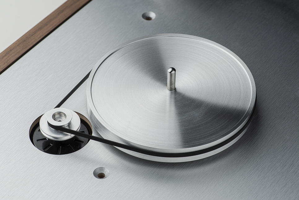 картинка Проигрыватель винила Pro-Ject The Classic Evo от магазина Одежда+