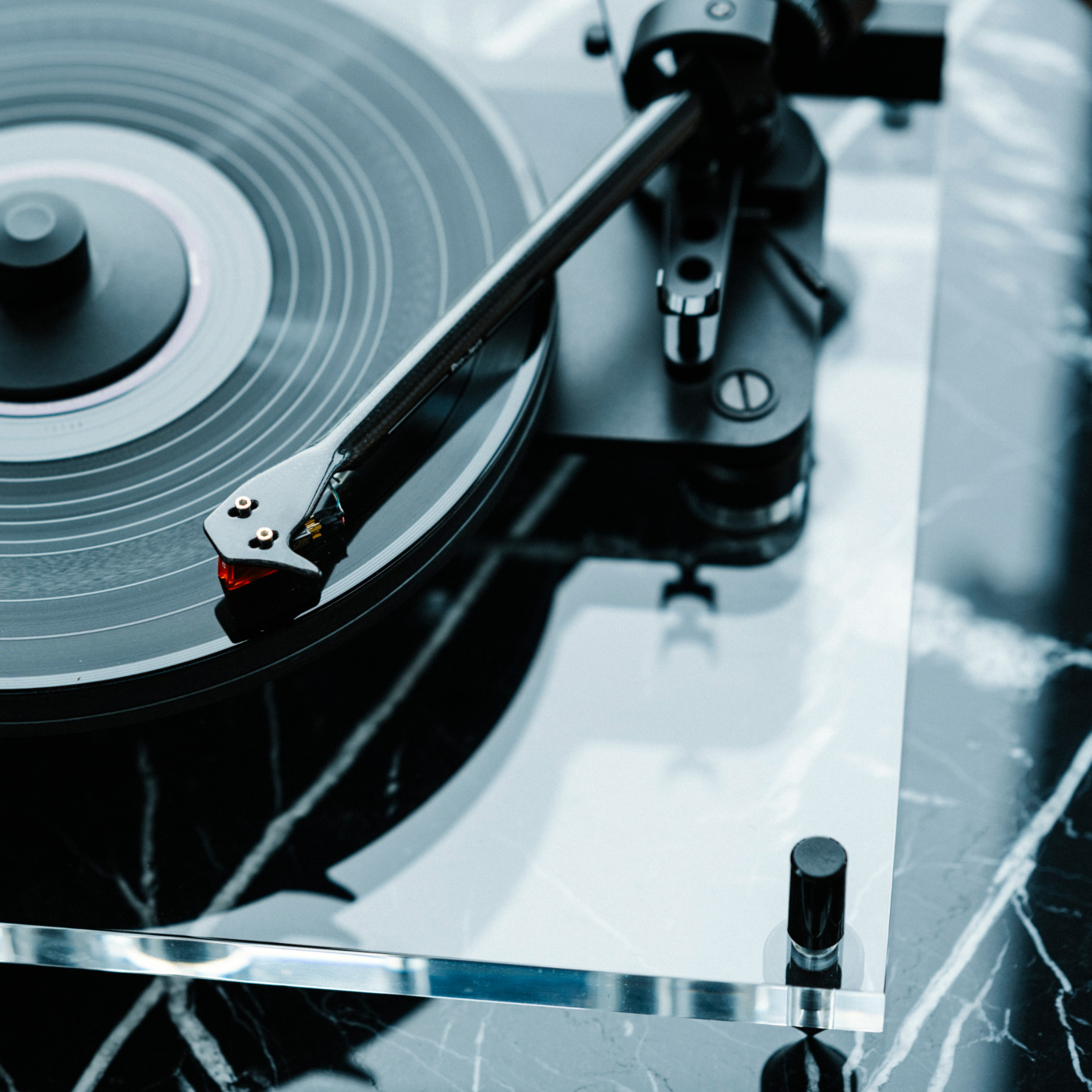 картинка Проигрыватель винила Pro-Ject Perspective (2M Bronze) FINAL EDITION от магазина Одежда+