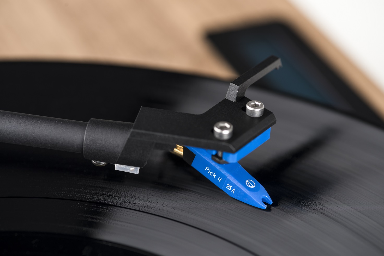 картинка Проигрыватель винила Pro-Ject Juke Box S2 (Pick It 25A) от магазина Одежда+