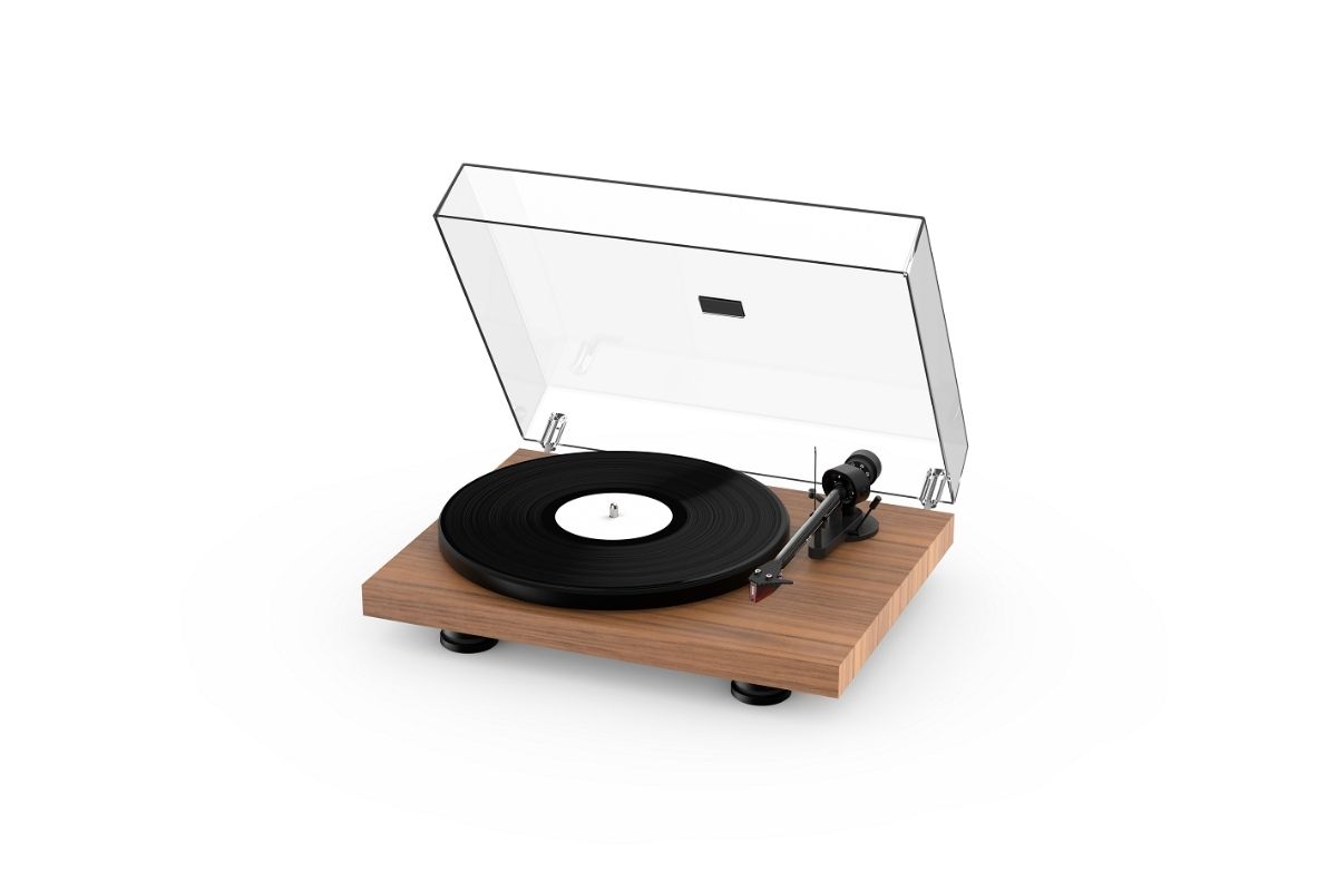 картинка Проигрыватель винила Pro-Ject Debut Carbon EVO (2M Red) от магазина Одежда+
