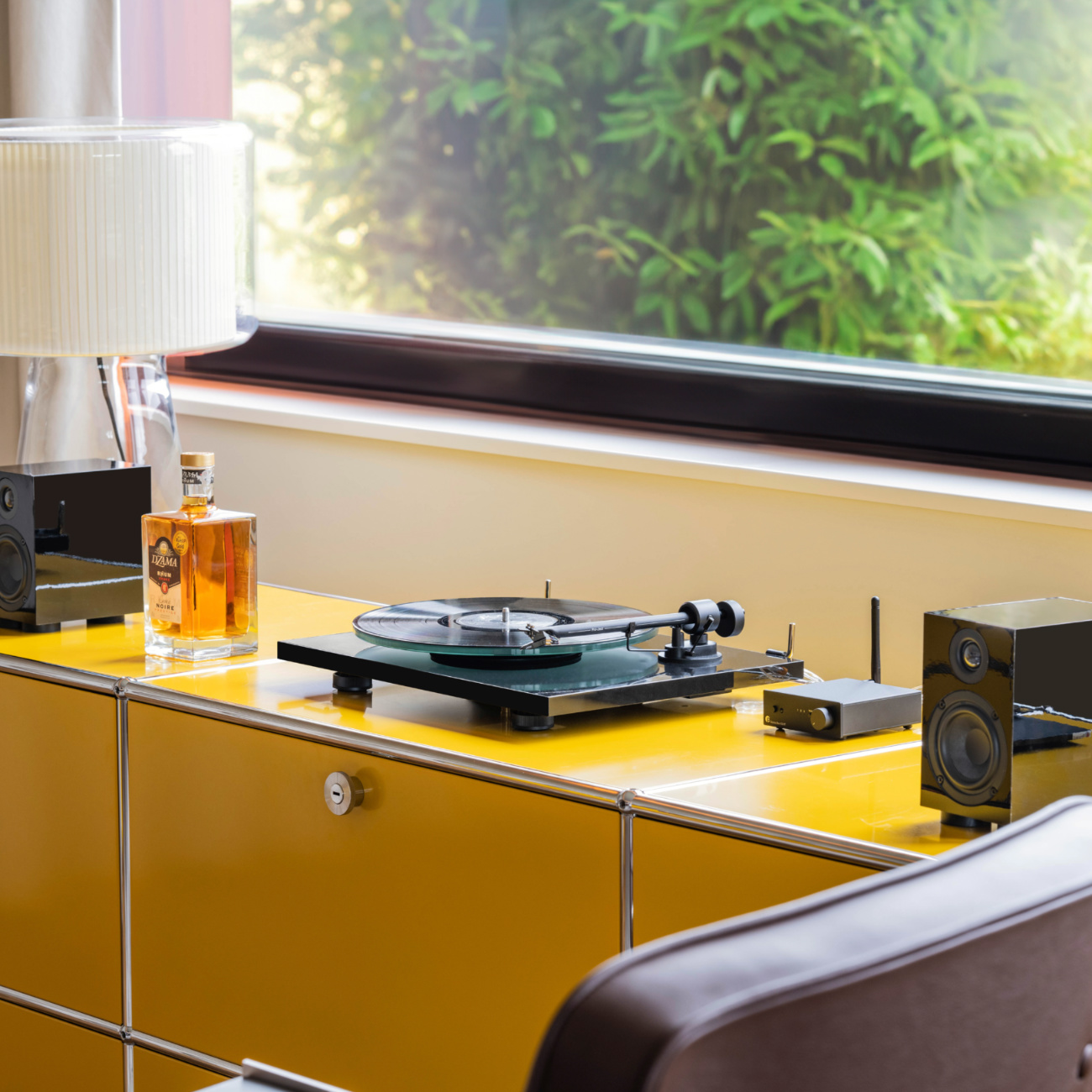 картинка Проигрыватель винила Pro-Ject T1 EVO (OM 10) от магазина Одежда+