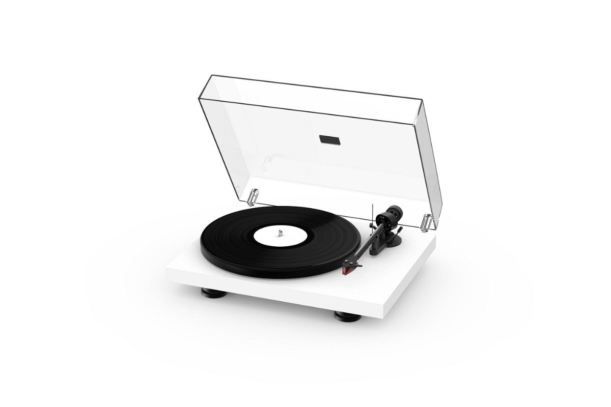 картинка Проигрыватель винила Pro-Ject Debut Carbon EVO (2M Red) от магазина Одежда+