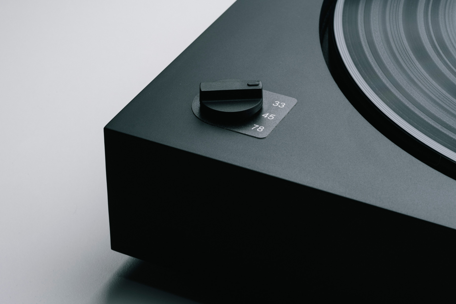 картинка Проигрыватель винила Pro-Ject A2 (2M Red) от магазина Одежда+
