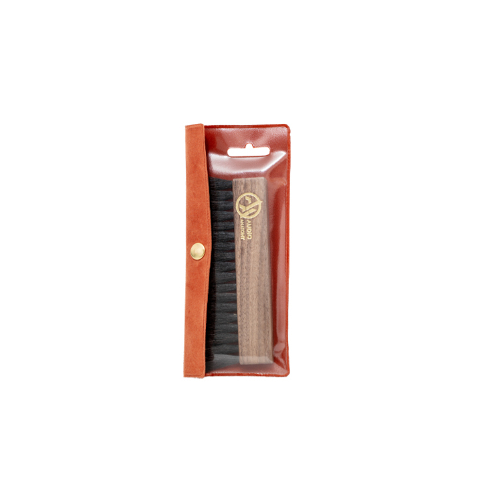 картинка Щетка для чистки пластинок Audio Anatomy Walnut Wood Brush Natural — Deluxe от магазина Одежда+