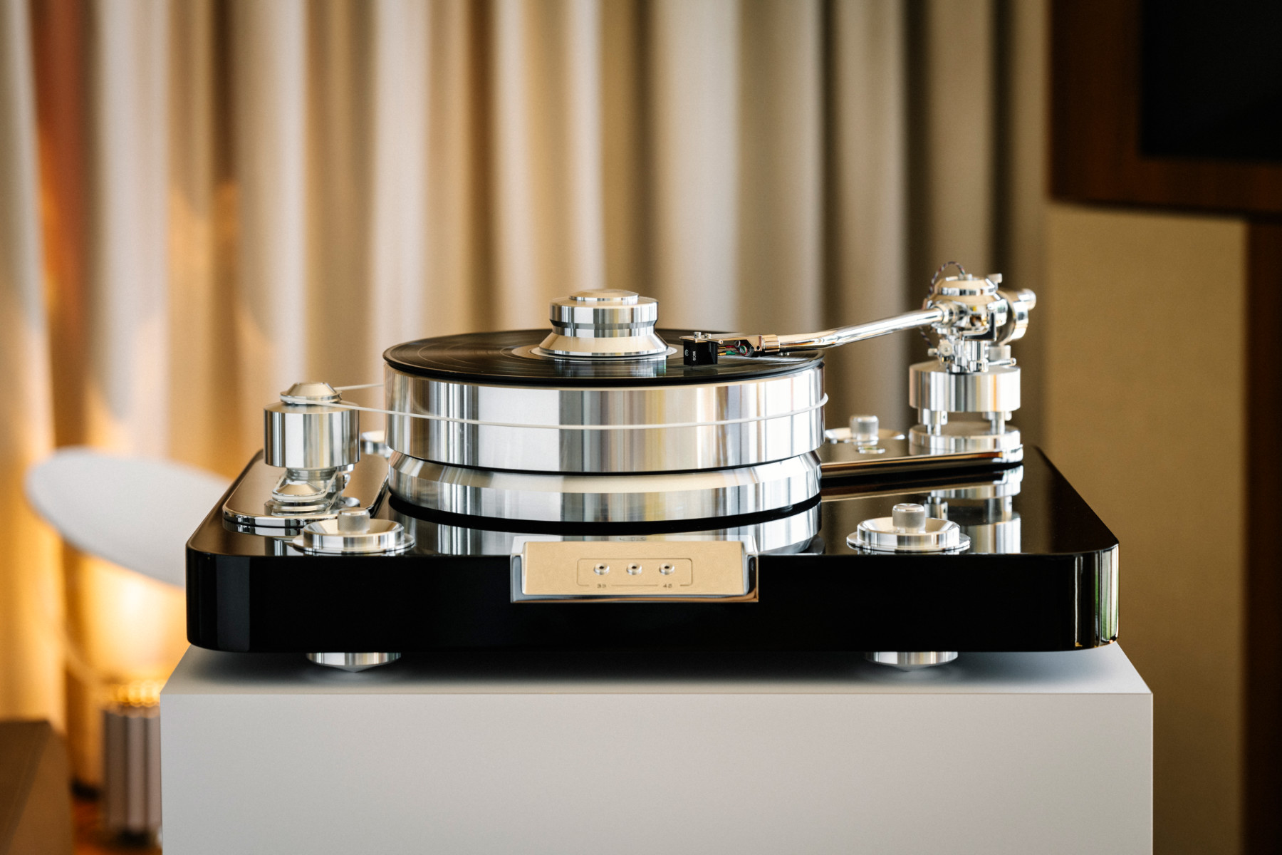 картинка Проигрыватель винила Pro-Ject Signature 12.2 (б/к) от магазина Одежда+