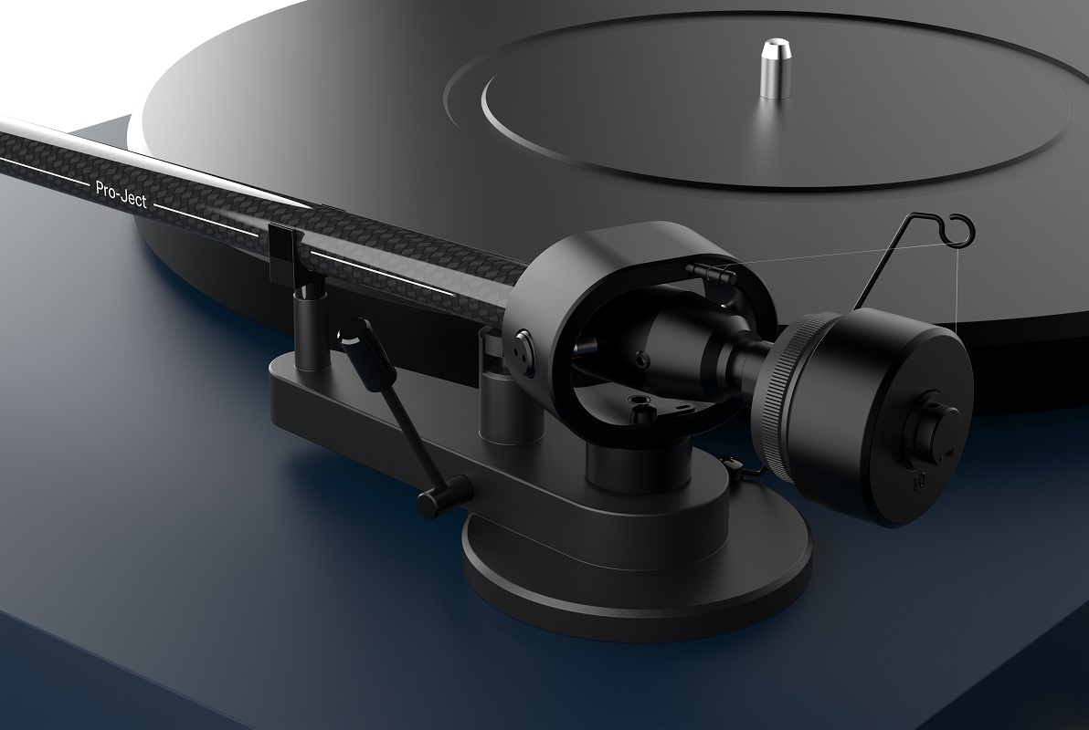 картинка Проигрыватель винила Pro-Ject Debut Carbon EVO (2M Red) от магазина Одежда+
