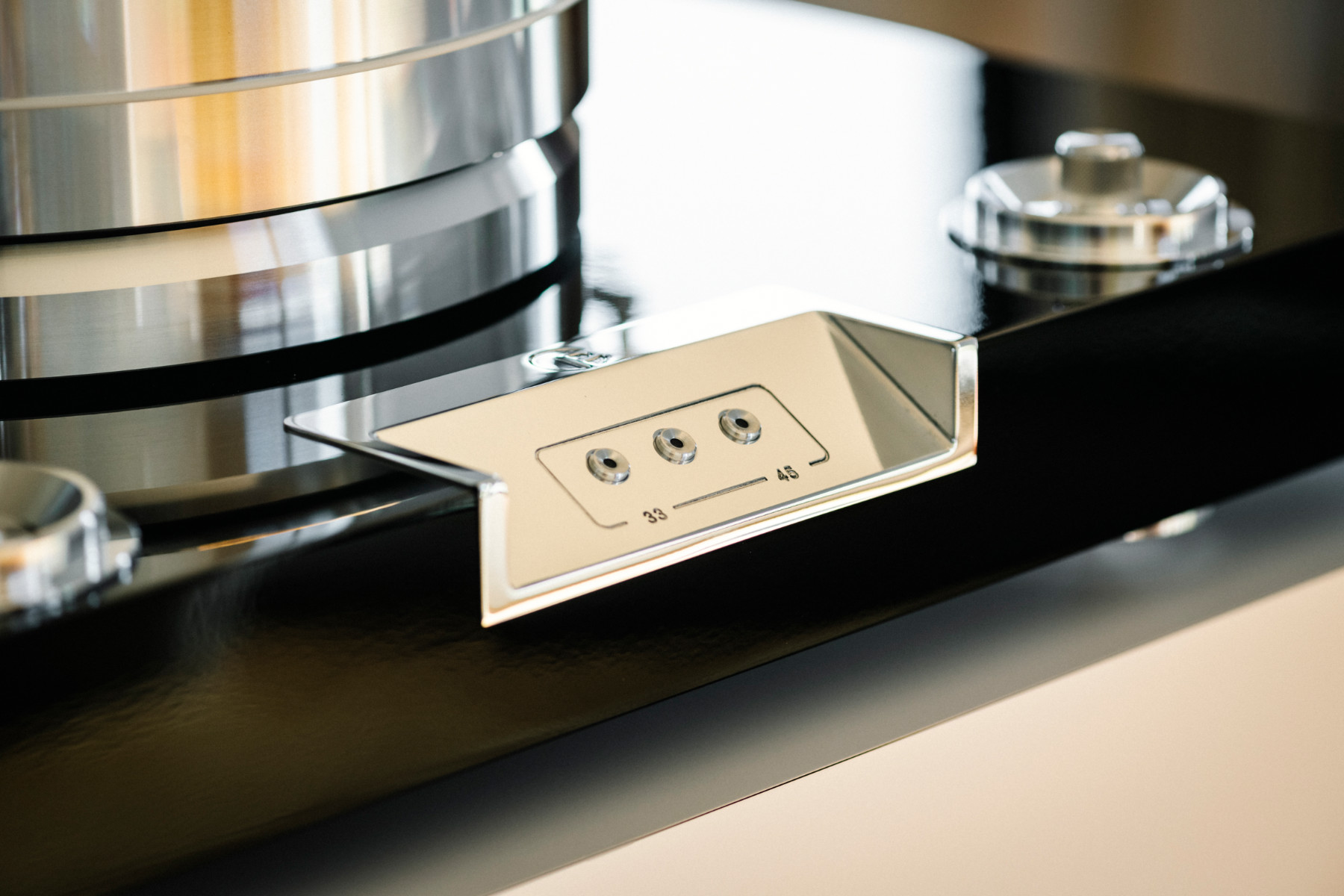 картинка Проигрыватель винила Pro-Ject Signature 12.2 (б/к) от магазина Одежда+