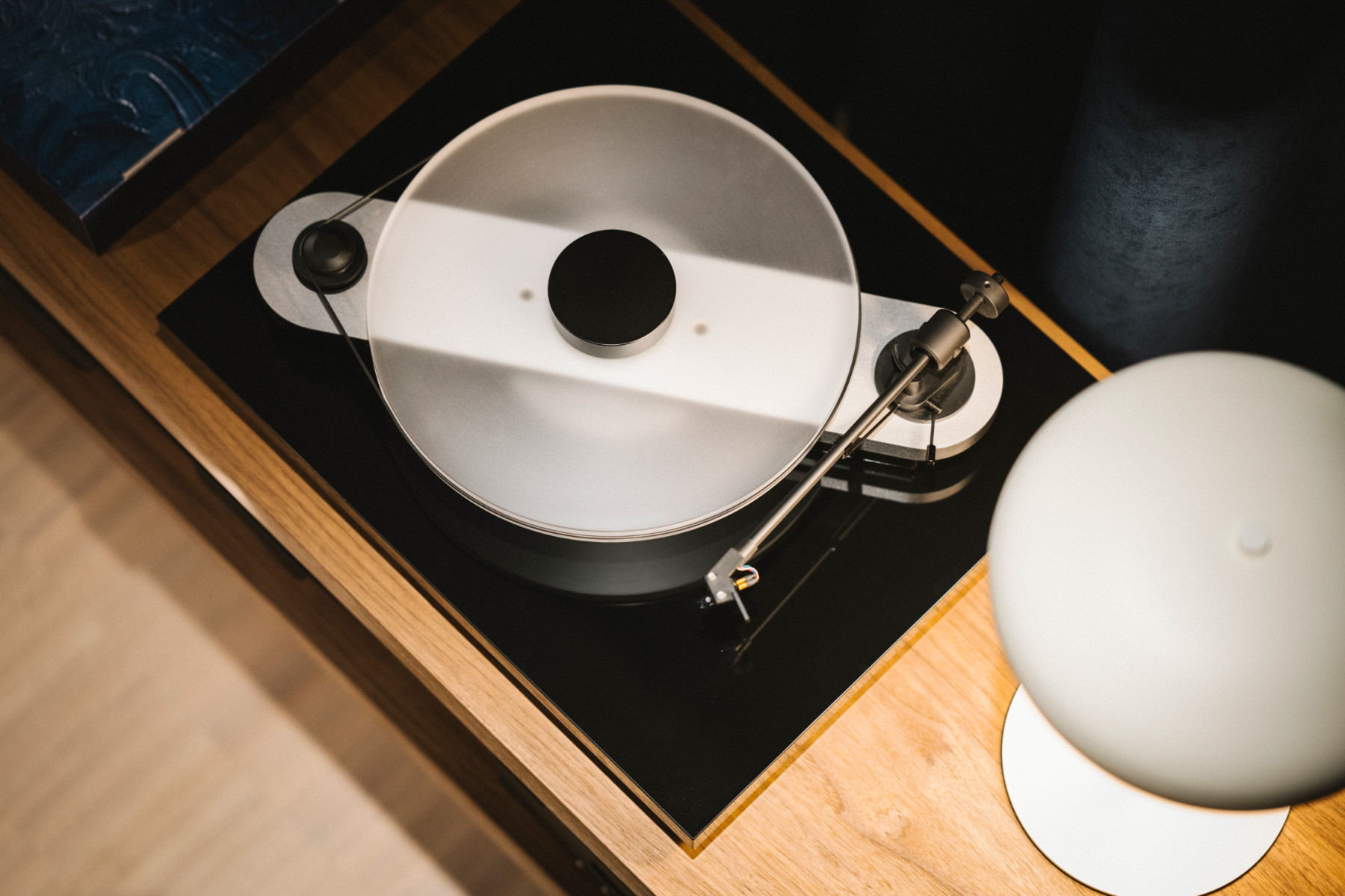 картинка Проигрыватель винила Pro-Ject Elemental Phono USB SilverBlack - FINAL EDITION от магазина Одежда+