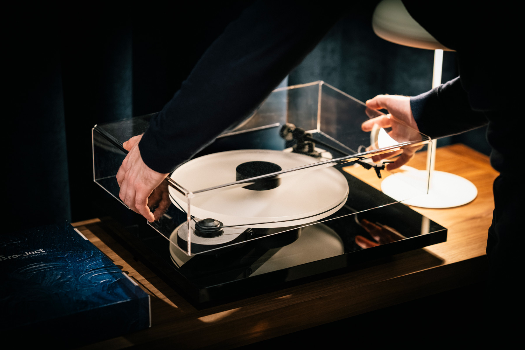 картинка Проигрыватель винила Pro-Ject Elemental Phono USB SilverBlack - FINAL EDITION от магазина Одежда+